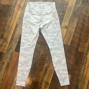 Lululemon Wunder Under High Rise Tight. NWOT